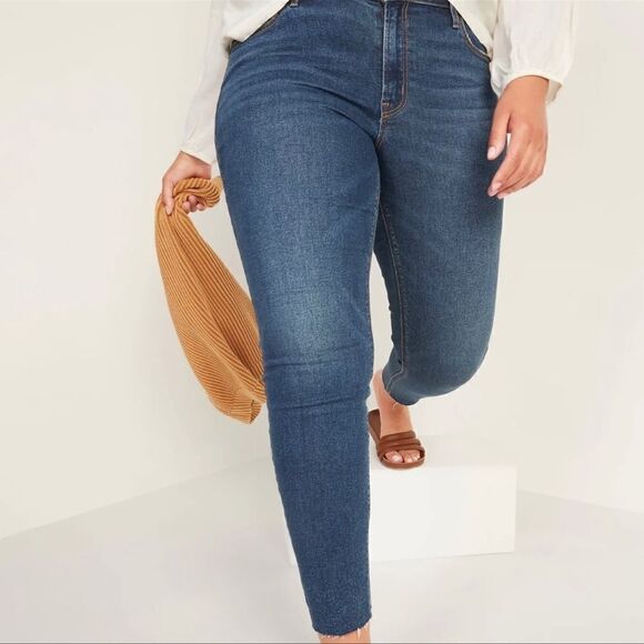Old Navy Mid-Rise Rockstar Super-Skinny Cut-Off Ankle Jeans NEW Plus Size 26 - Picture 2 of 8
